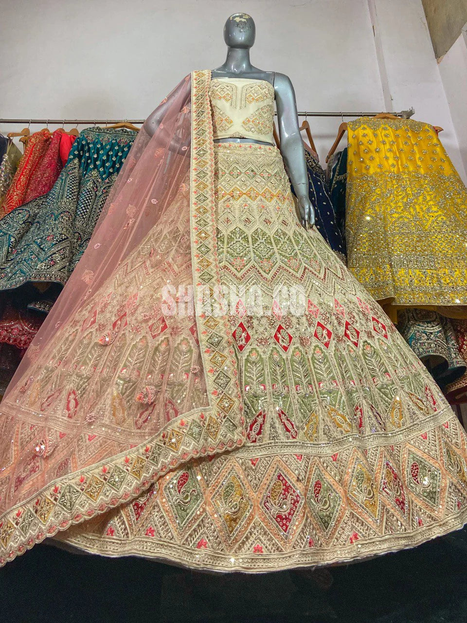 YouTube मे तबाही मचाने वाले लहंगे 🔥अब सेल मे | Latest Lehenga Collection  In Chandni Chowk | COD - YouTube